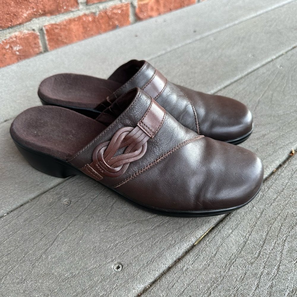 EUC Clarke leather mule - Picture 1 of 6